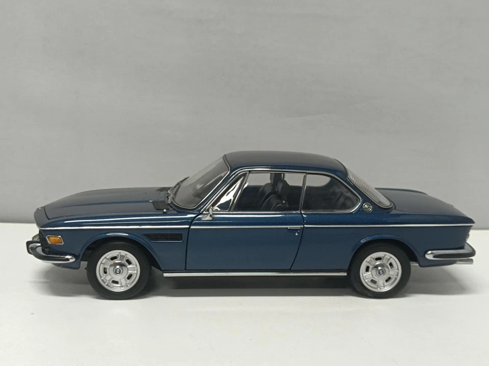 BMW 3.0 CSi Blu Metallic Blu Metallizzato Autoart 1:18 Usato + Box - Immagine 4 di 4