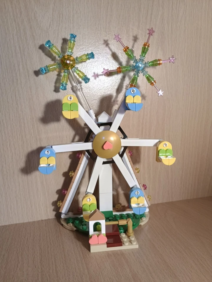 LEGO 40758 Celebration: Ferris Wheel with Fireworks, photo 3 of 5