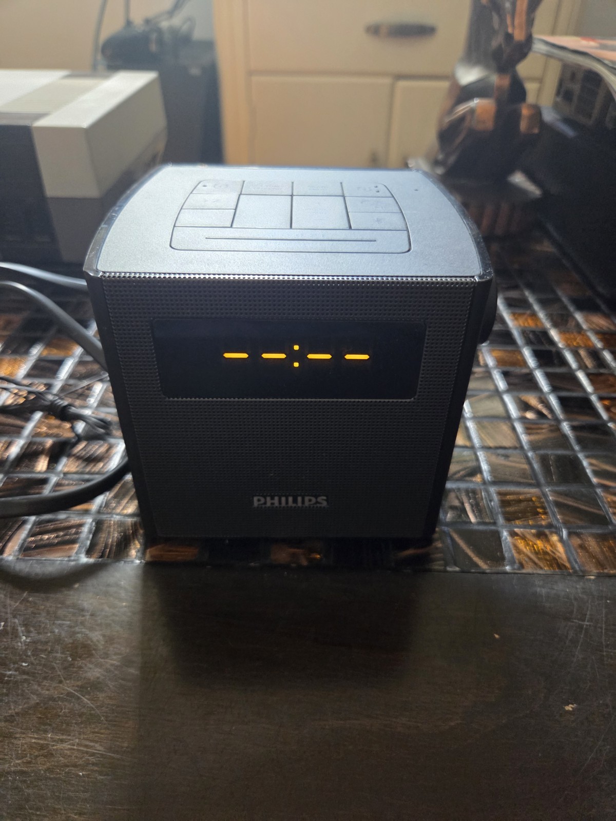 Philips Alarm Clock With Bluetooth Connectivity. 6"X6" Cube