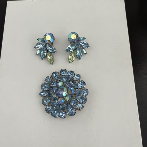 Vintage Weiss Aurora Borealis Blue Crystal Pin and Earrings Set Clip On - Picture 2 of 5