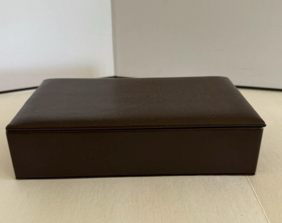 Estuche compartimento marrón cosmético Calvin Klein para hombre vintage 8" x 4,5" x 2" Foto 3 de 4