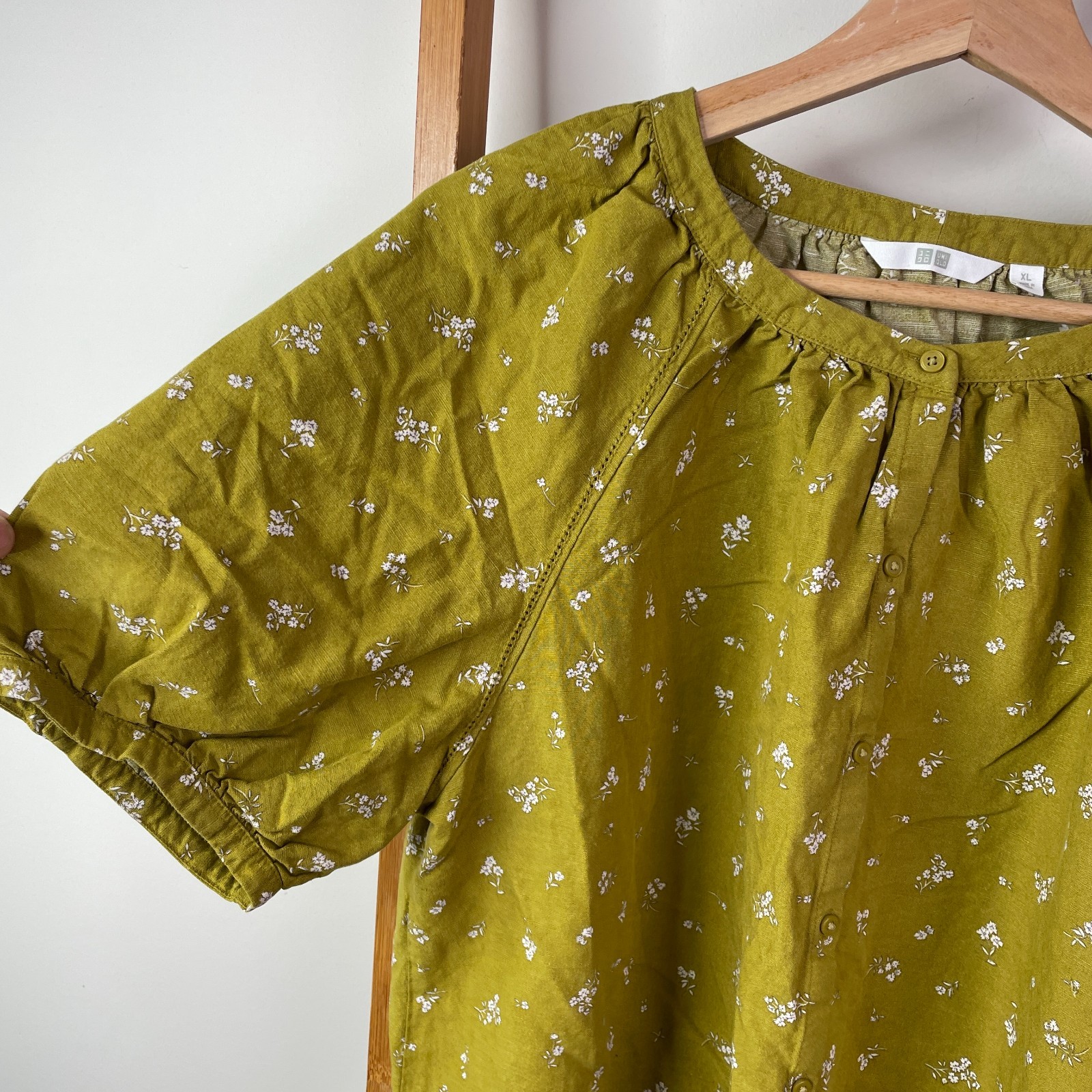 Uniqlo Blouse Top Womens Extra Large Green Floral Linen Blend Button Front thumbnail 5