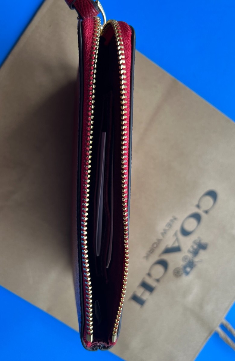 ♡P Coach Corner Zip Wristlet With Crossgrain Leather in