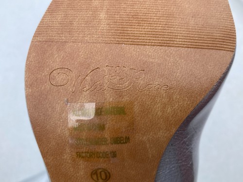 New WILD ROSE Size 10 Closed Toe Heels Back Strap Silver Embossed - NWB - Picture 11 of 15