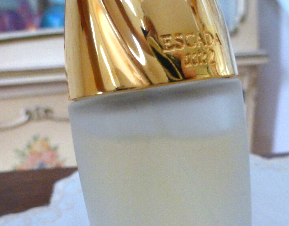 Escada Acte2 100ml ヴィンテージ VTG 1990s Escada ACTE 2 EN FLEURS EDP Purse Spray 0.50 Oz; 1/2 Oz