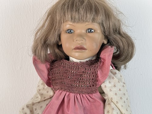 Künstlerpuppe Heidi Ott Vinyl Puppe 46 cm. Top Zustand - Picture 3 of 3