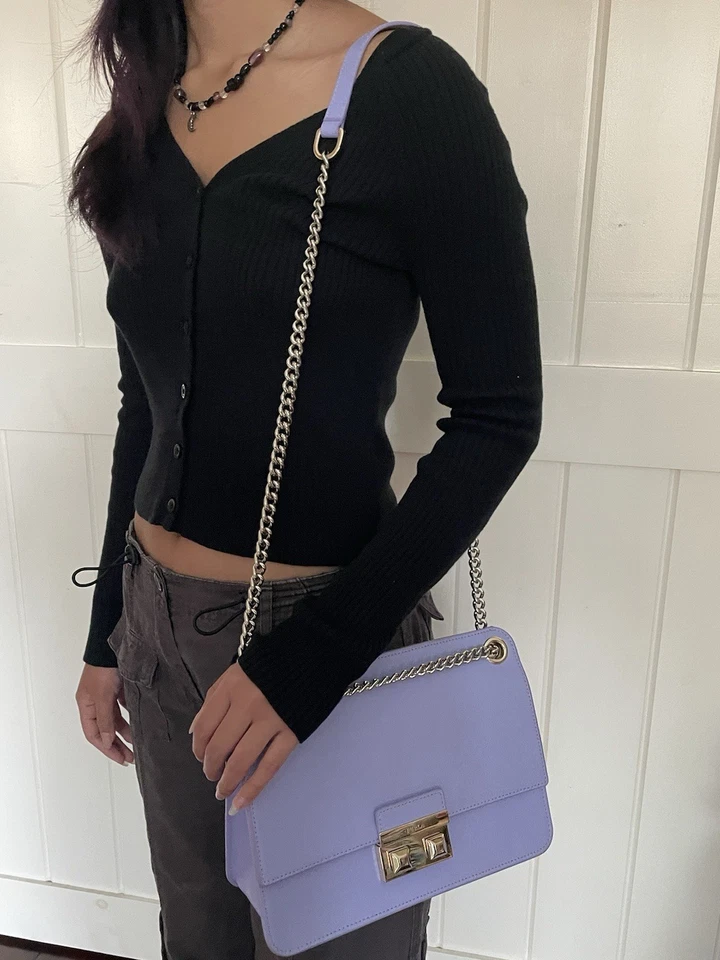 BOLSA DE COURO SAFFIANO FURLA MÉDIA BELLA CORRENTE OMBRO - Imagem 2 de 4