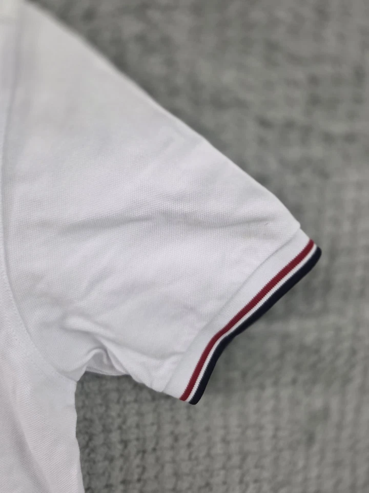Camisa Polo Fred Perry Para Hombres Mediana Calce Ajustado Blanca Doble Punta Manga Corta Informal Foto 4 de 4