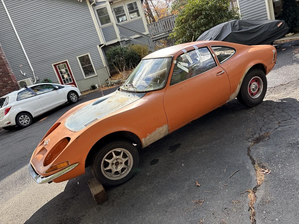 Opel 1900 1970 2 puertas Foto 2 de 4