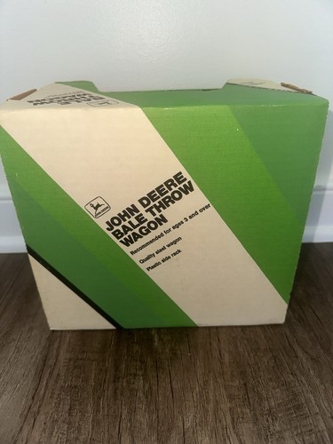 ERTL John Deere #522 Bale Throw Wagon Still In Box 1/16 NOS/NIB - Afbeelding 2 van 2