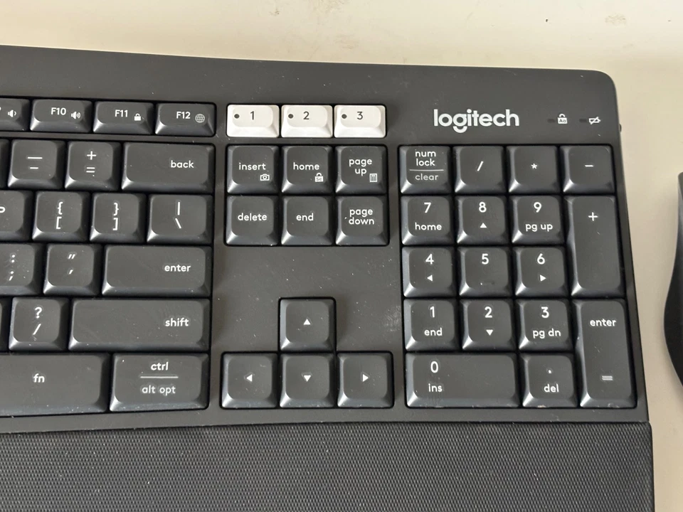 Teclado y mouse inalámbricos Logitech 920-008219-PB-RC MK850 - negro Foto 3 de 4