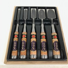 Japanischer Nomi Stechbeitel 5er Set Maker beschriftete Holzgriffe im Koffer ...