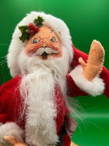 1995 Annalee Santa Claus with Gifts on Stand Number 5398