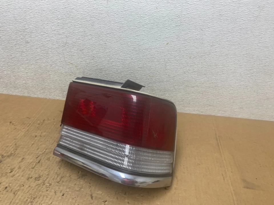 Lanterna traseira lateral direita passageiro Plymouth Acclaim 1988 - 1991 fabricante de equipamento original Q7931 DW - Imagem 2 de 4