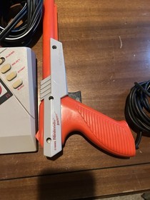 Nes Advantage, light gun and 1 Controller.