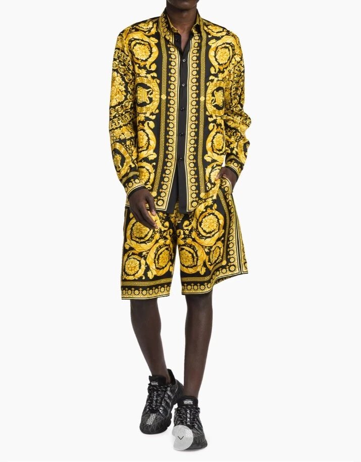 Shorts Versace Borocco estampa preta e dourada 100% seda tamanho 30-40, 46-56 US$ 1.295 novo com etiquetas - Imagem 2 de 4