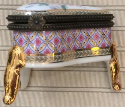 Kleine Schmuckdose in Form eines Pianos von Limoges, Porzellan handbemalt