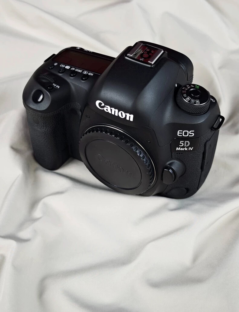 Canon EOS 5D Mark IV Digital SLR Camera Body 30.4 MP Full-Frame