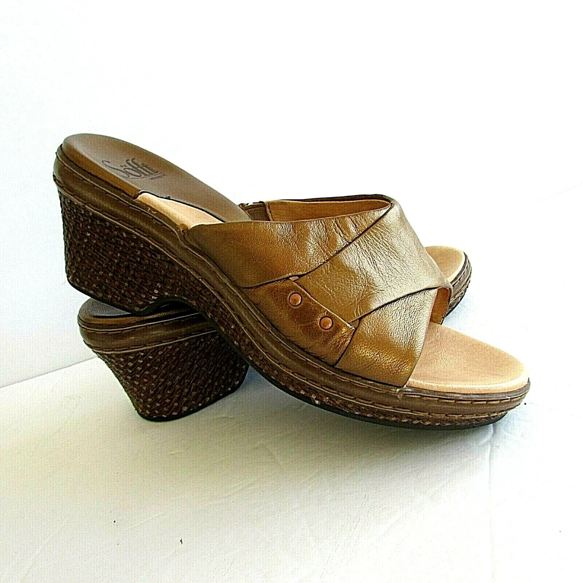 Sofft gold best sale shoes