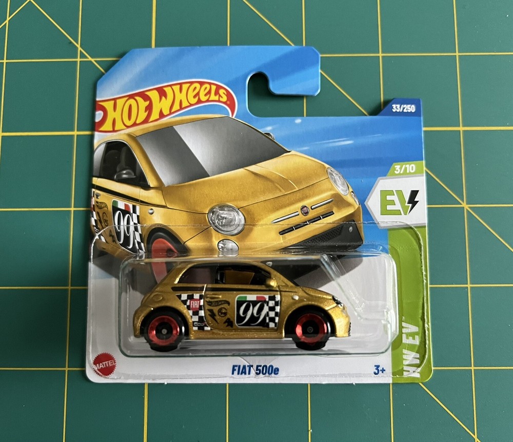 2025 HOT WHEELS FIAT 500e HW EV 3/10 METALFLAKE GOLD SHORT CARD