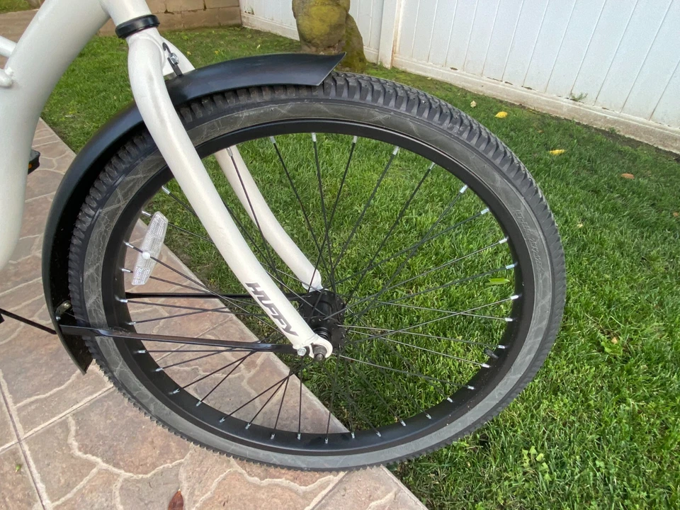 Huffy Cranbrook Beach Cruiser Bicycle | White | WORKS PERFECTLY - NEW CONDITION - Image 4 of 4