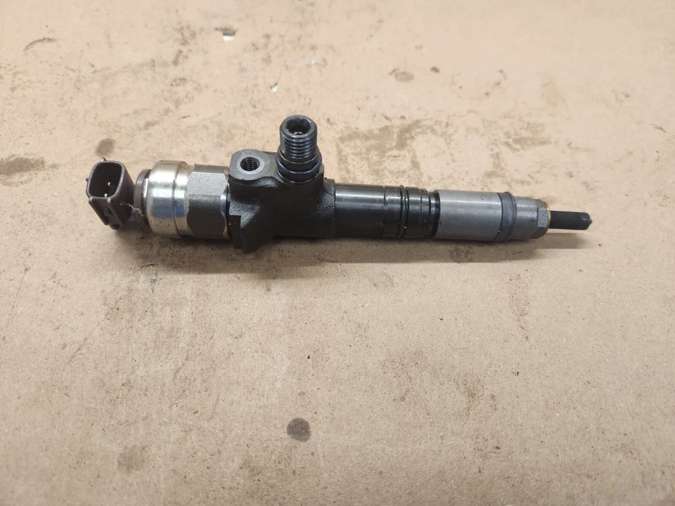 Inyectores de combustible diésel originales Kubota 1J770-53050 1J770-53052 para piezas o reparación Foto 3 de 4