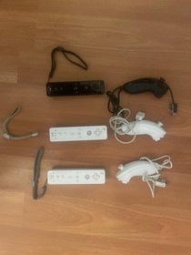 Nintendo Wii Family Bundle - 3 Wii Remotes, 3 Nunchucks, TMNT LEGO Harry Potter