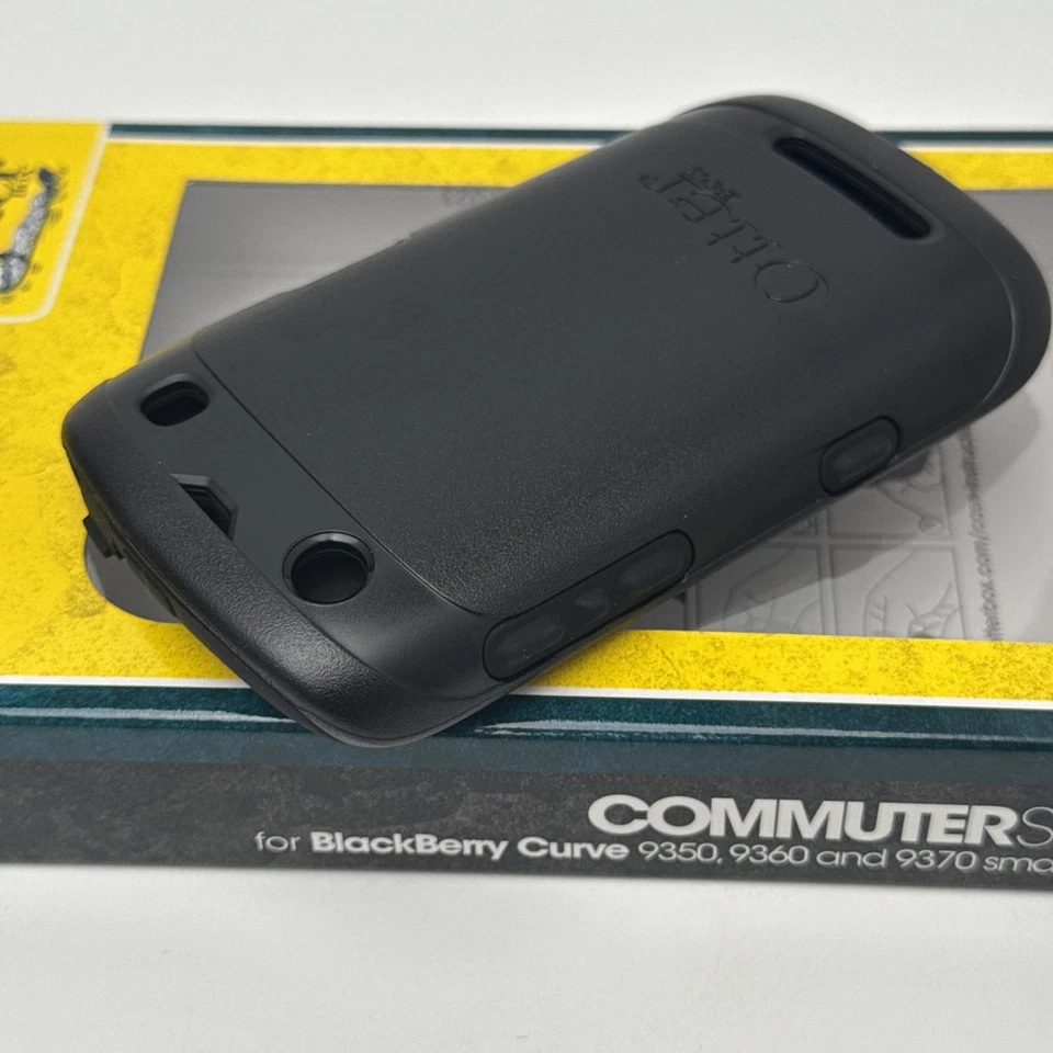 OtterBox Commuter Case Dual-Layer Hybrid for BlackBerry Curve 9350/9360/9370 - Image 4 of 4