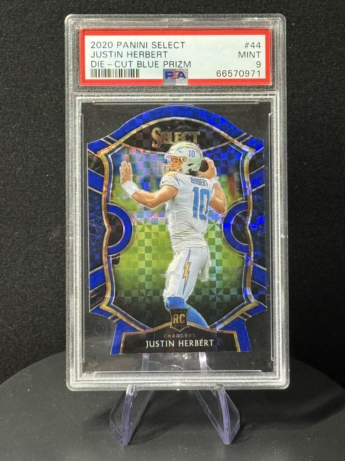 2020 Panini Select #44 Justin Herbert Blue Prizm Die-Cut RC Rookie PSA 9
