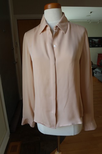 Gorgeous $1000 THE ROW peachy beige 100% silk blouse size 6 women's
