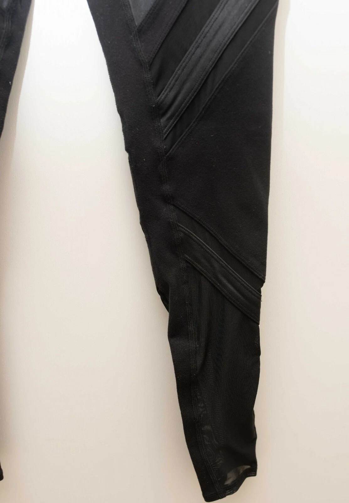 alo-yoga mesh design leggings