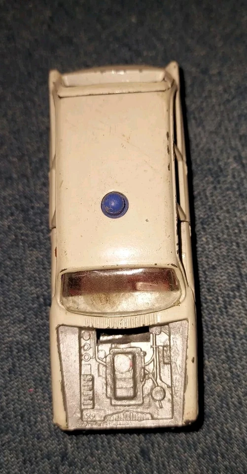 Coche de policía vintage angustiado estrella solitaria Impy Road Master Ford Zodiac Estate Foto 3 de 4