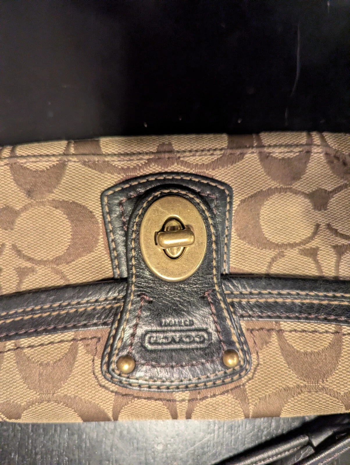 Borsa Coach Turnlock firmata tela beige modello totale F41941