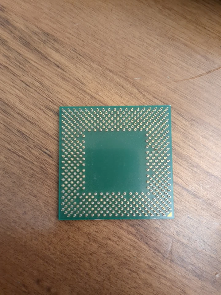 CPU AMD Athlon XP 2400+ 2000 MHz  FSB266  Sockel A/462  AXDA2400DKV3C. - Immagine 2 di 2