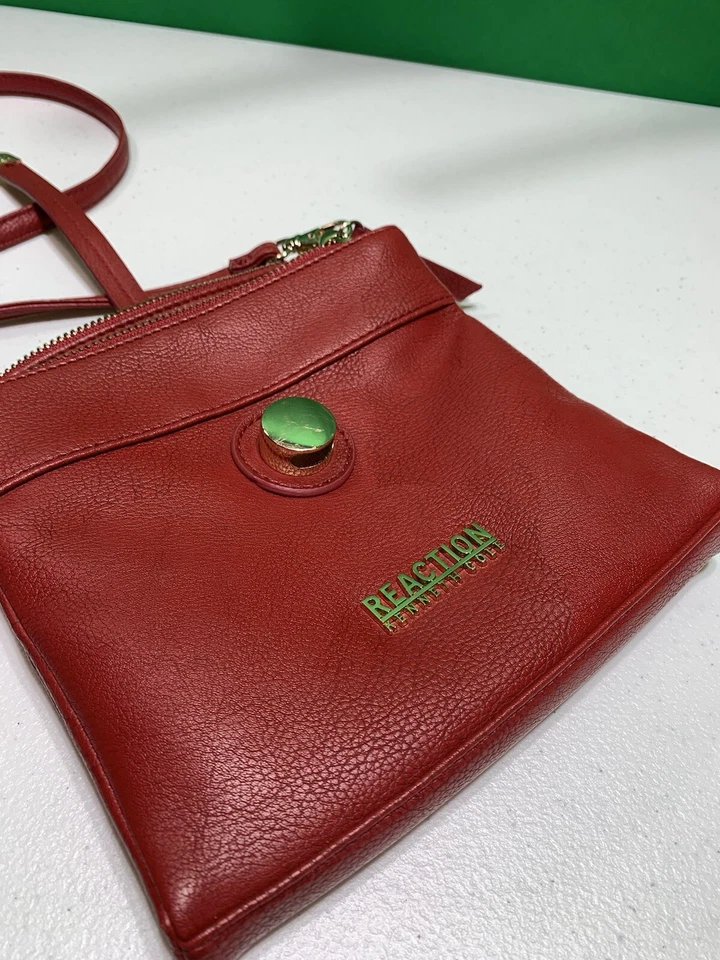 Kenneth Cole Reaction 红色鹅卵石皮革斜挎包吊带包 — 第 4/4 张图片