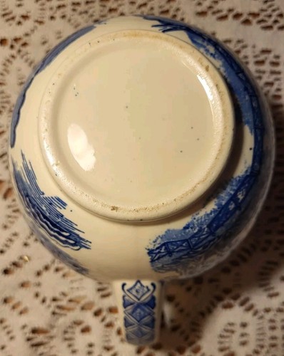 Vintage Blue Willow Pottery Round Squatty Pitcher Jug 5"H 6.5" handle - spout - Picture 11 of 14