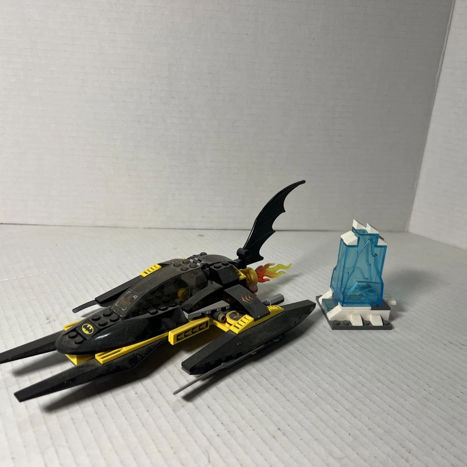 LEGO DC Comics 76000 Arctic Batman vs Mr Freeze: Aquaman on Ice - 100% Complete  - Image 4 of 4