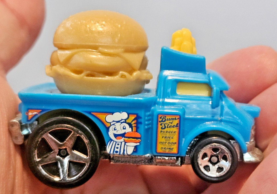 Hot Wheels 2018 Buns of Steel loose diecast car also had hot dogs and drinks