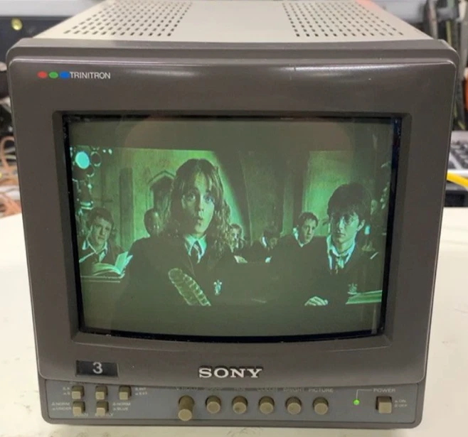 Sony Trinitron PVM-8220 8" Analog Display CRT Monitor Green Dark Screen Tested - Image 2 of 4