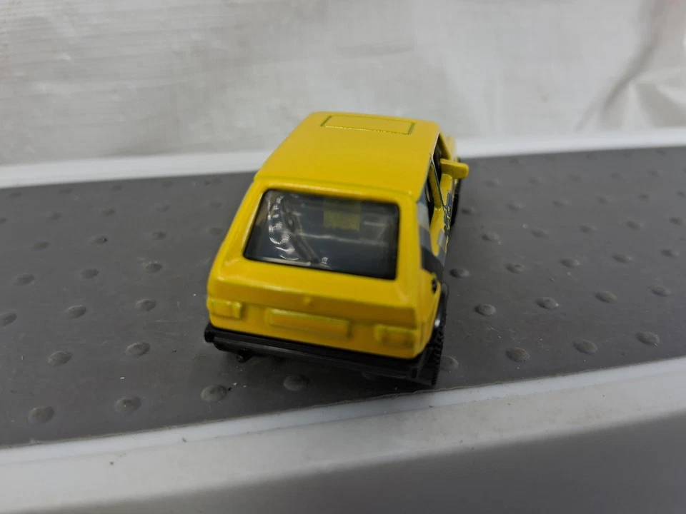 Volkswagen MK1 GTI Golf 1976 Matchbox amarillo volante conejo fundido a presión Foto 4 de 4