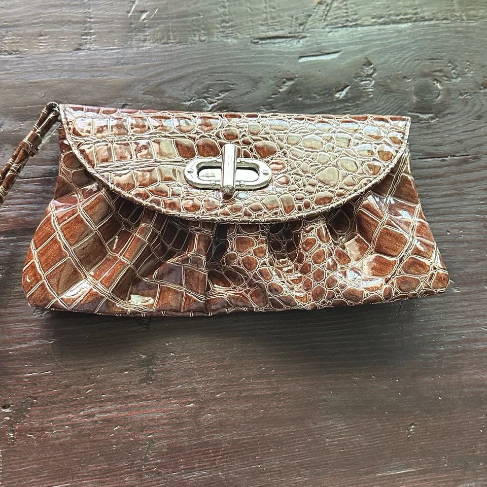 MSC Mainstreet Collection 腕带 手包 棕色 人造鳄鱼漆皮 — 第 2/4 张图片