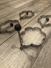 4 Egg Ring Molds -Flower Shaped Pancake Rings...