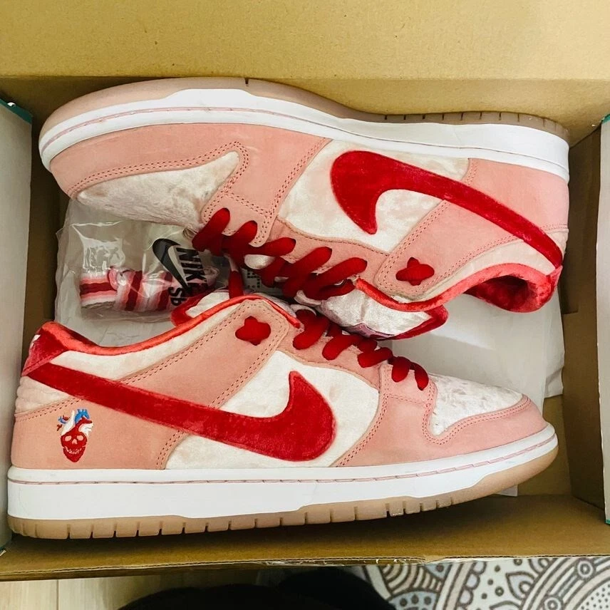 sb dunk low strangelove