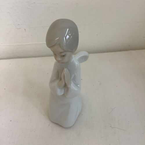 Nao Angel Kneeling and Praying 11cm Tall NO BOX - Picture 1 of 3