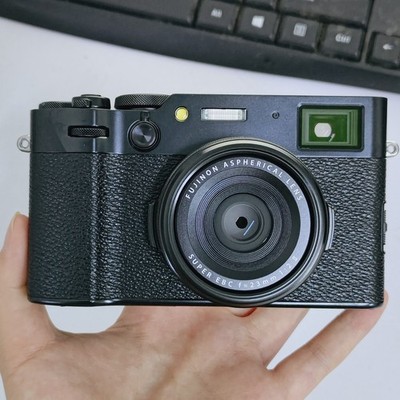 Fujifilm X100VI Black 40.2MP Digital Camera  -w/23mm f/2 Lens -95% New Excellent