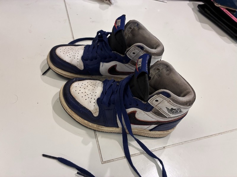 Nike GS Air Jordan 1 High OG  Size 11c
