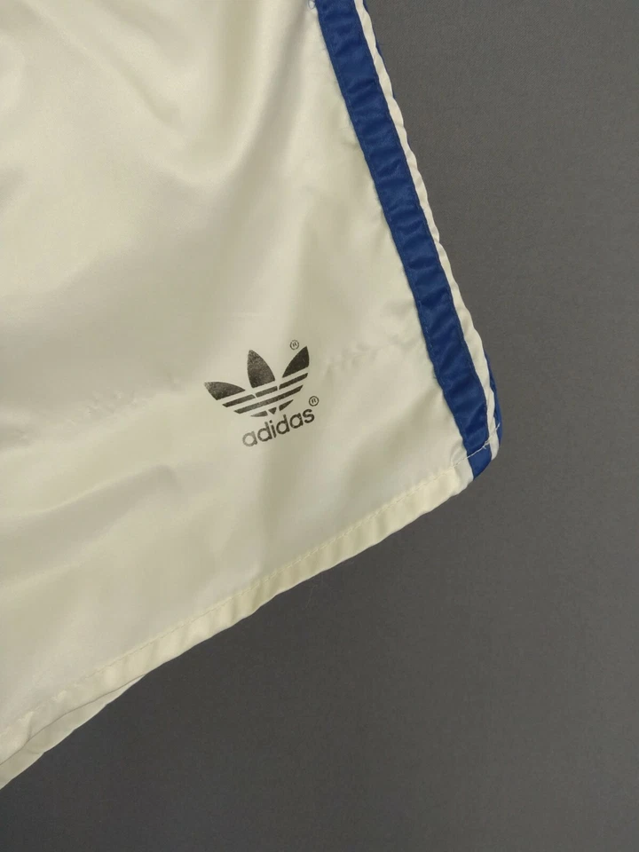 Shorts Adidas tamanho MÉDIO vintage retrô Adidas ig93 - Imagem 3 de 4