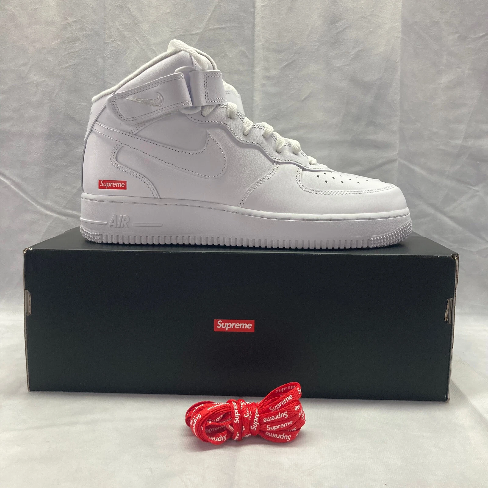 Baskets Nike x Supreme Air Force 1 Mid SP Box Logo Triple Blanc Taille 8,5
