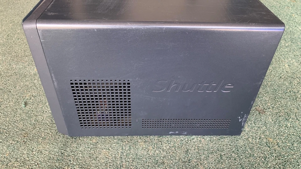 Estuche para ordenador Shuttle SN25P con AMD, memoria, sin fuente de alimentación ni tarjeta gfx. Foto 2 de 4