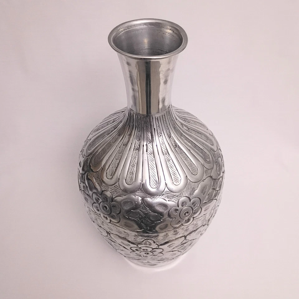 Jarrón artesanal de metal plateado diseño floral indio 15" florero martillado de colección Foto 2 de 4